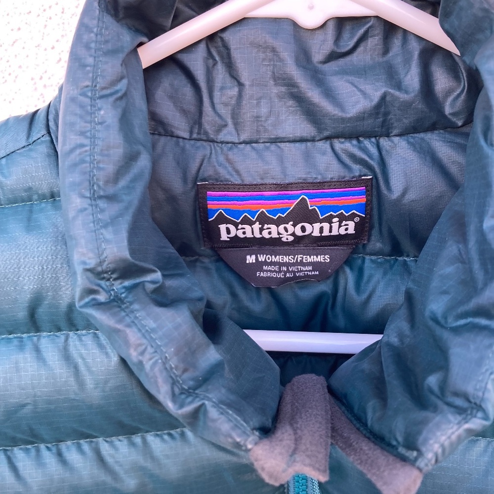 Patagonia Teal and Green Puffer Vest - Picture 2 of 3